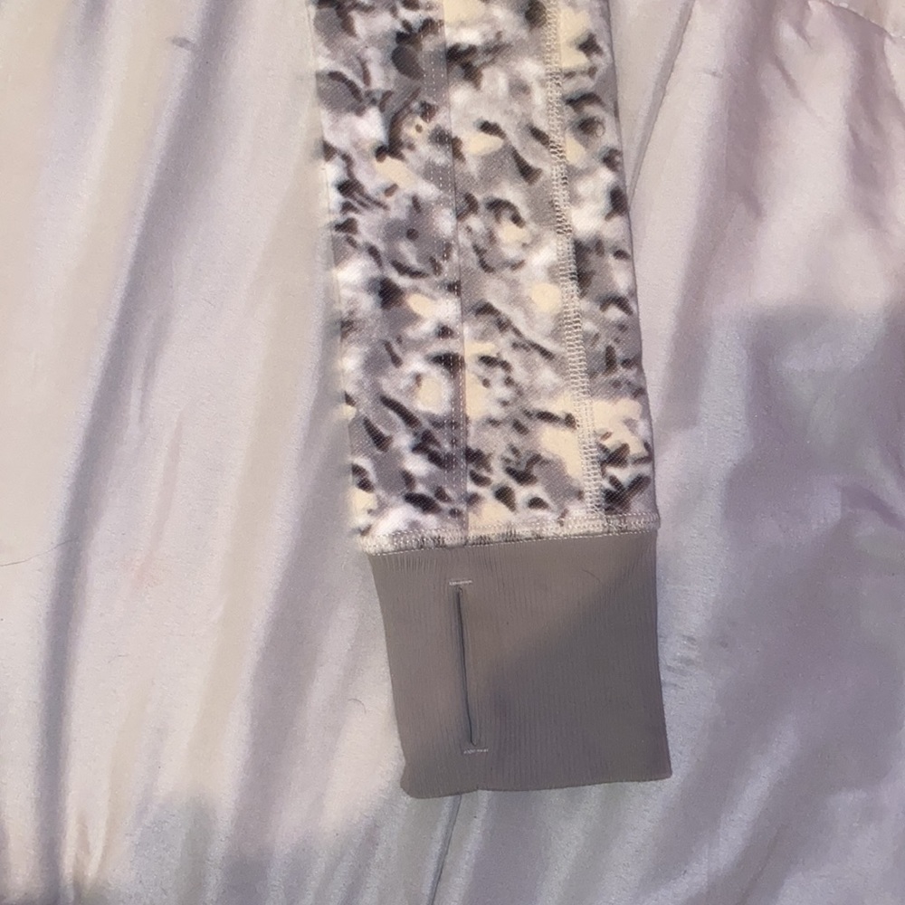 Lululemon Jacket - Picture 5 of 5